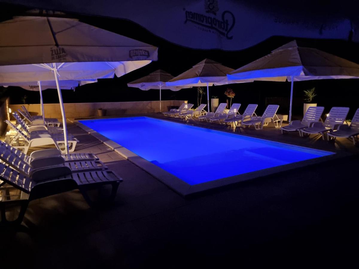 Pension Riviera-Silo Екстер'єр фото